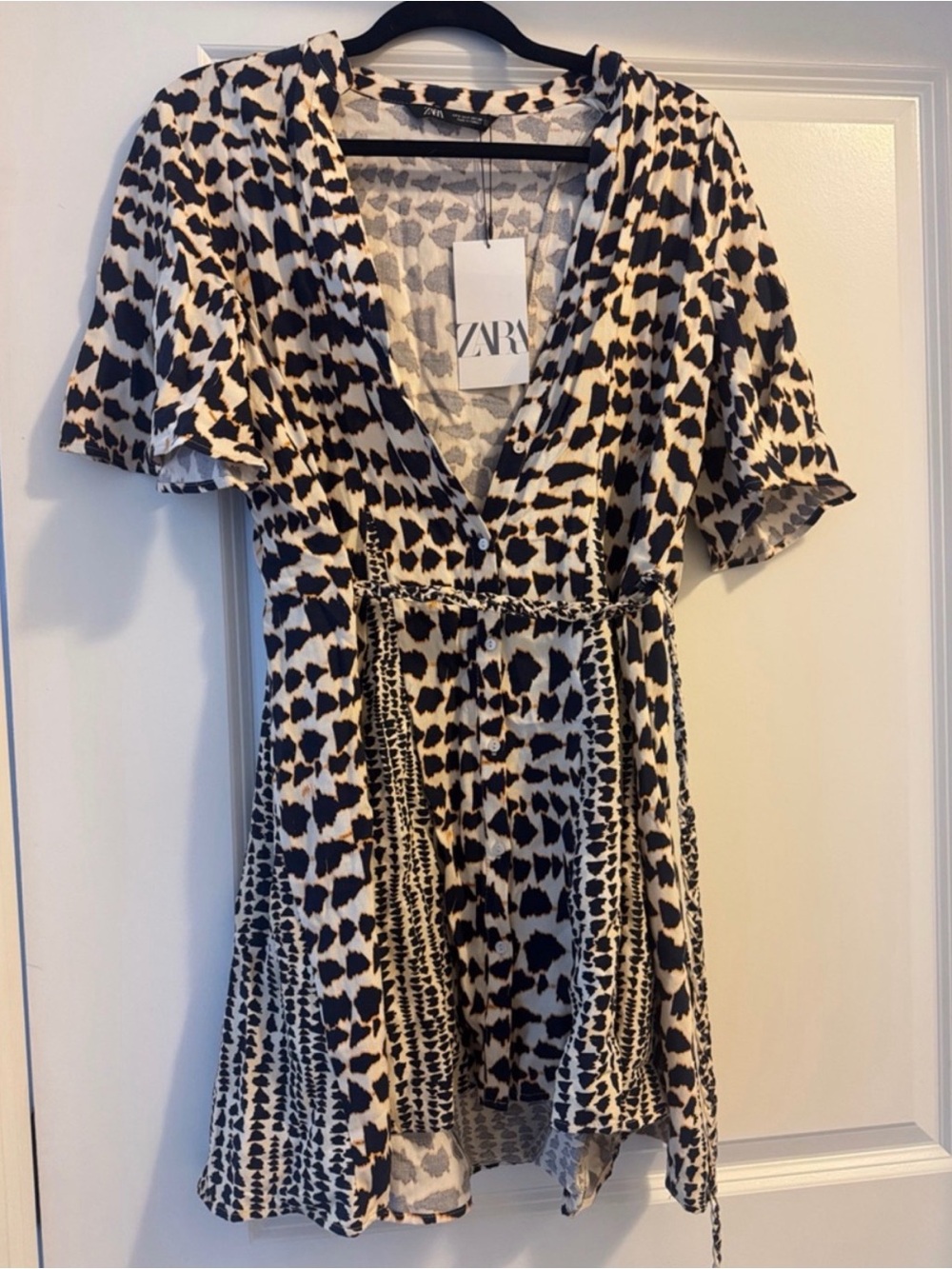 ZARA Black and Cream Printed V‑Neck Mini Dress